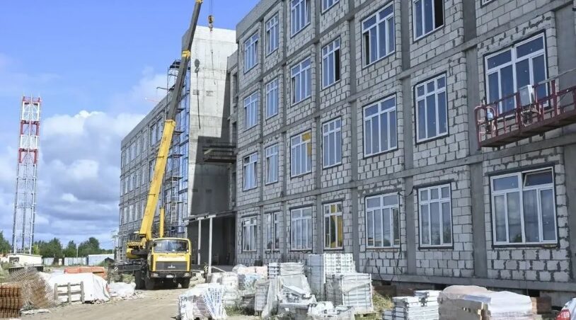 В Советском районе Брянска продолжается возведение школы на 1225 мест