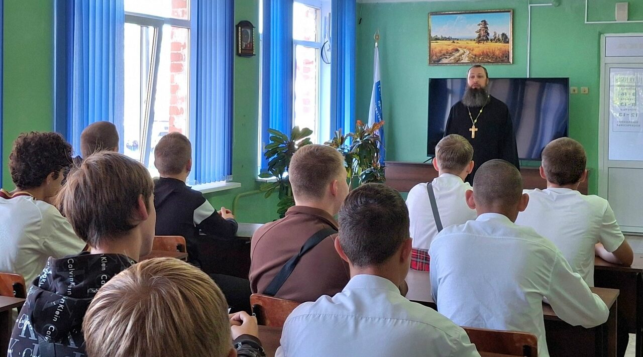 В Стародубе студентам рассказали о вреде алкоголизма, наркомании и табакокурения