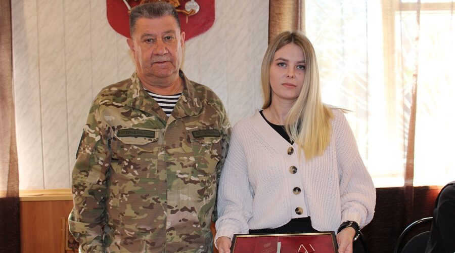 В Стародубе родственникам погибших на СВО воинов вручили ордена Мужества  