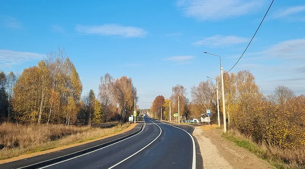 В Брянской области активно улучшают дороги в сельской местности