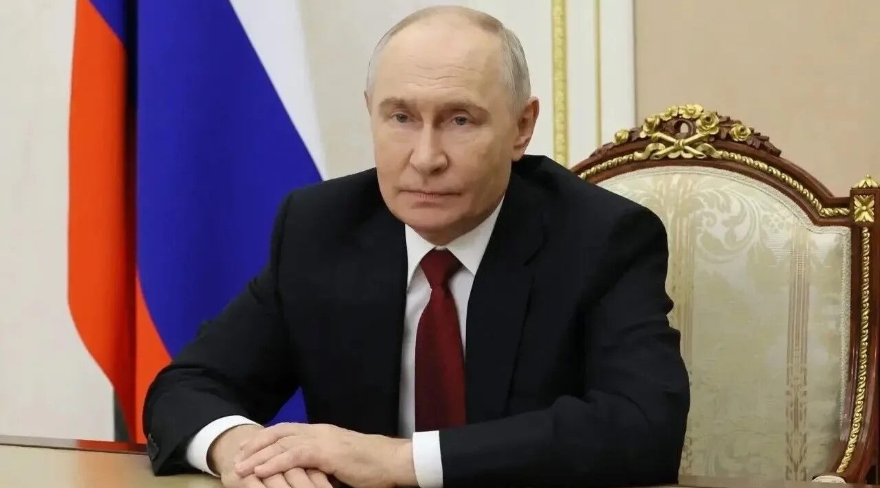 Брянский губернатор Егор Ковальчук поздравил Владимира Путина с днём рождения